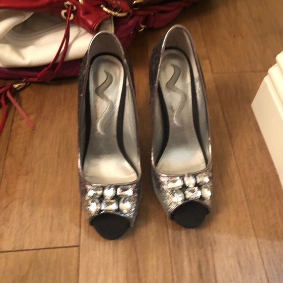 Shoe - Picture 2 of 2